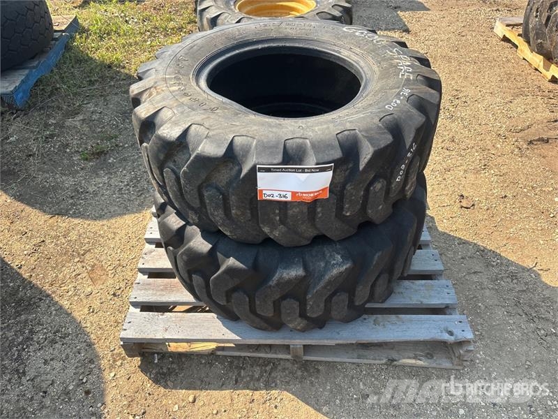  Quantity of (2) Firestone 12.5/80-18 Tires Opony, koła i felgi