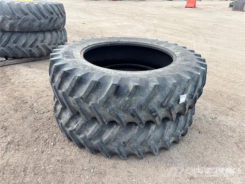  Quantity of (2) Firestone 480/80R42 Radial Tires 輪胎、車輪和輪圈
