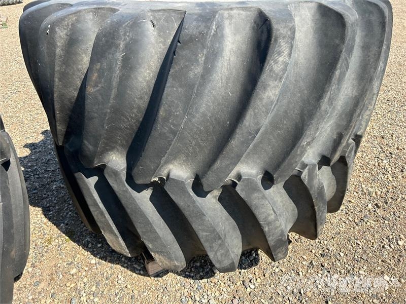 Quantity of (2) Firestone Flotation 23. DT 66/43. Opony, koła i felgi