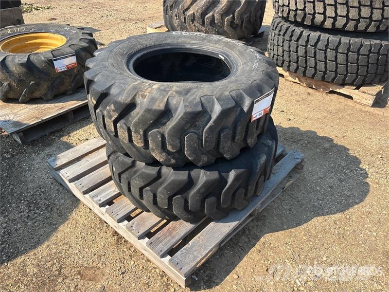 Quantity of (2) Firestone 12.5/80-18 Tires Opony, koła i felgi