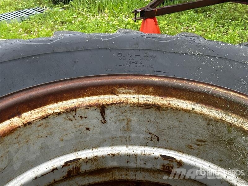 Quantity of (2) Firestone Tires Opony, koła i felgi