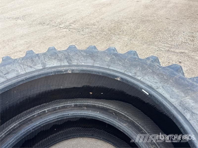  Quantity of (2) Firestone 480/80R42 Radial Tires 輪胎、車輪和輪圈