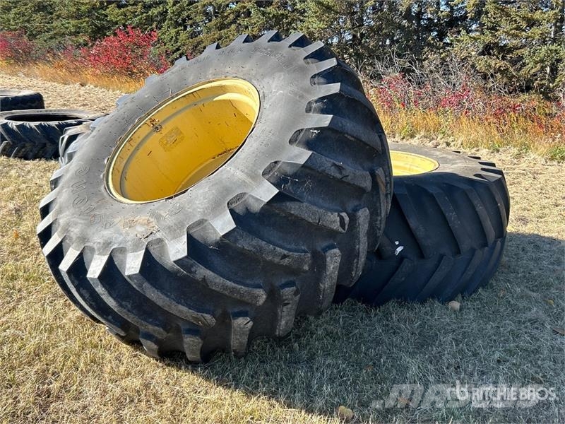  Quantity of (2) Firestone 30.5LR32 Tires Gume, točkovi i felne