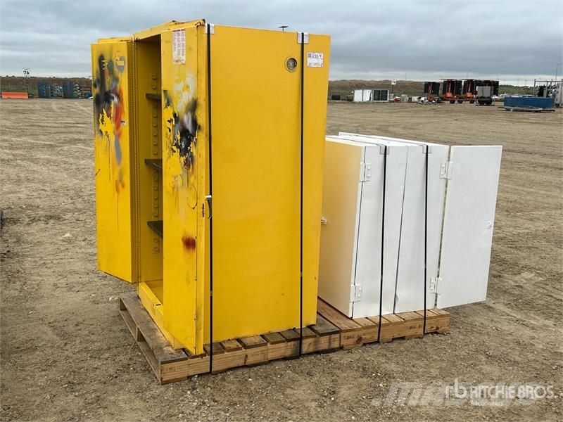  Quantity of (2) Flammable Liquid Cabinet and Hydra Construction - Autres