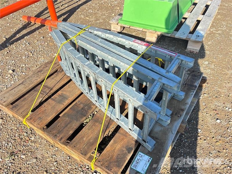  Quantity of (2) Folding Ramps Drugi deli