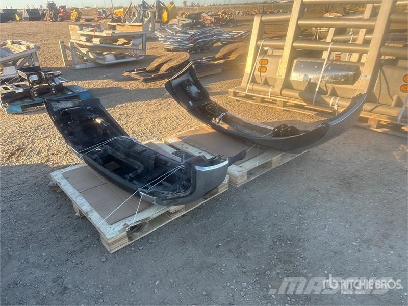  Quantity of (2) Front Truck Bumper معدات النقل - غير ذلك