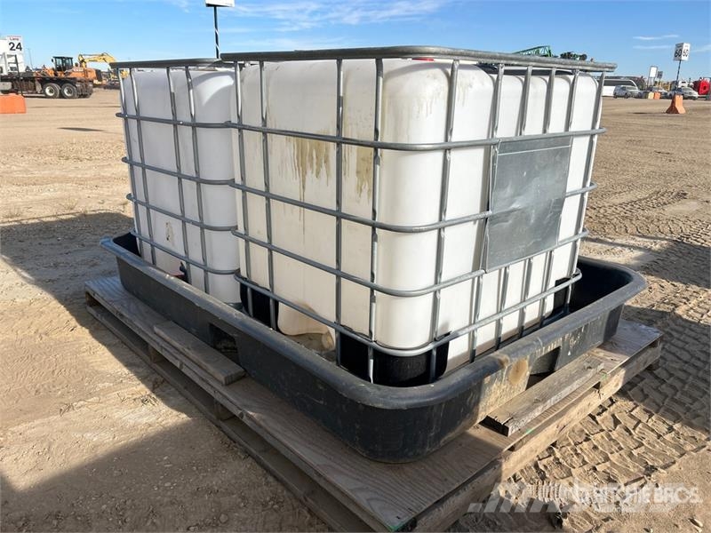 Quantity of (2) Fuel Oil Tote Spill Containment Ta Kütusemahutid