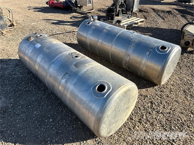  Quantity of (2) Fuel Tanks - Fits Truck Коммерческий транспорт - Другие