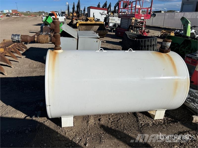  Quantity of (2) Fuel Tank Kraftstoff- und Zusatzstoffbehälter