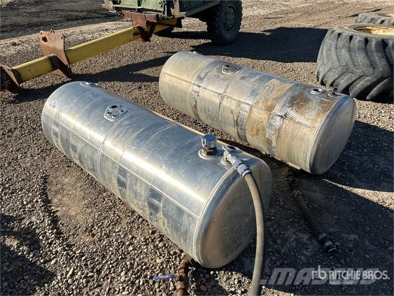  Quantity of (2) Fuel Tanks - Fits Truck Коммерческий транспорт - Другие