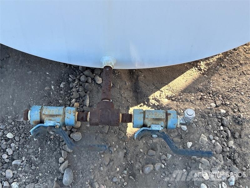  Quantity of (2) Fuel Tank Kraftstoff- und Zusatzstoffbehälter