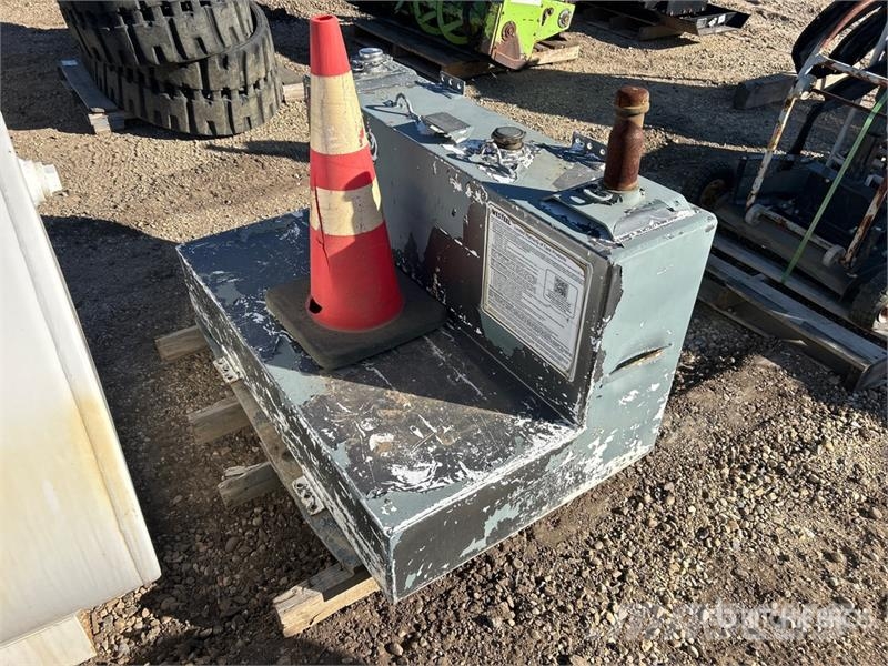  Quantity of (2) Fuel Tank Kraftstoff- und Zusatzstoffbehälter
