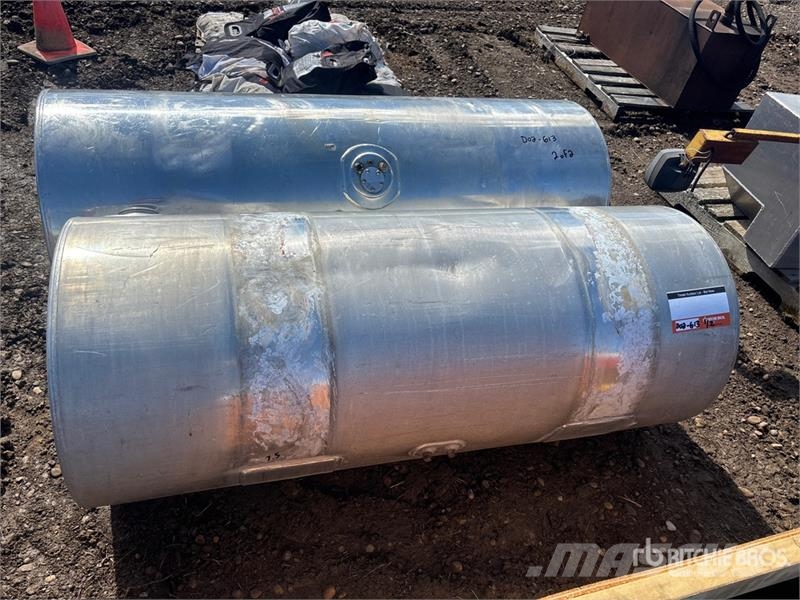 Quantity of (2) Fuel Tank 연료 및 첨가제 탱크