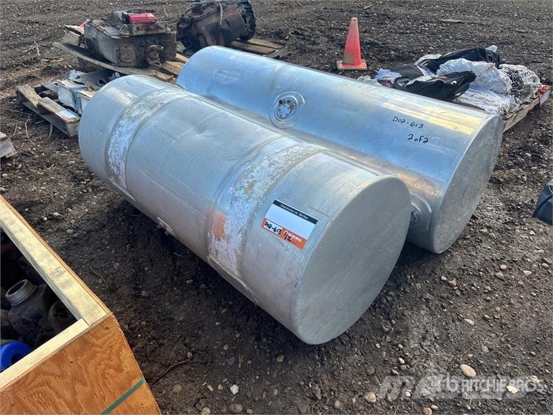 Quantity of (2) Fuel Tank 연료 및 첨가제 탱크