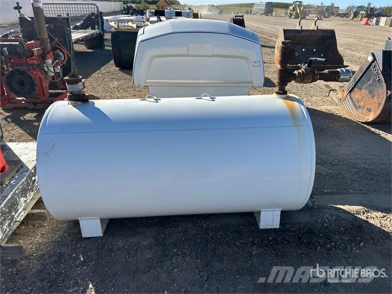  Quantity of (2) Fuel Tank Kraftstoff- und Zusatzstoffbehälter