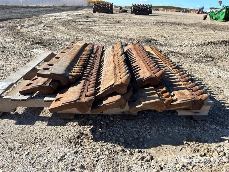 Quantity of (2) Full Sets of Sandvik Grader Blades مكونات أخرى
