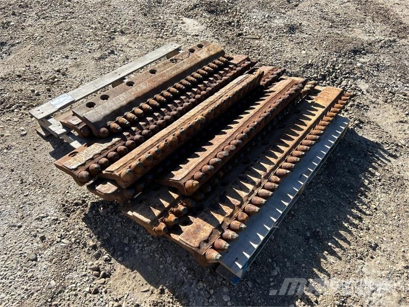 Quantity of (2) Full Sets of Sandvik Grader Blades مكونات أخرى