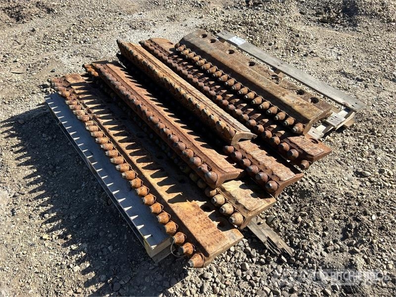 Quantity of (2) Full Sets of Sandvik Grader Blades مكونات أخرى