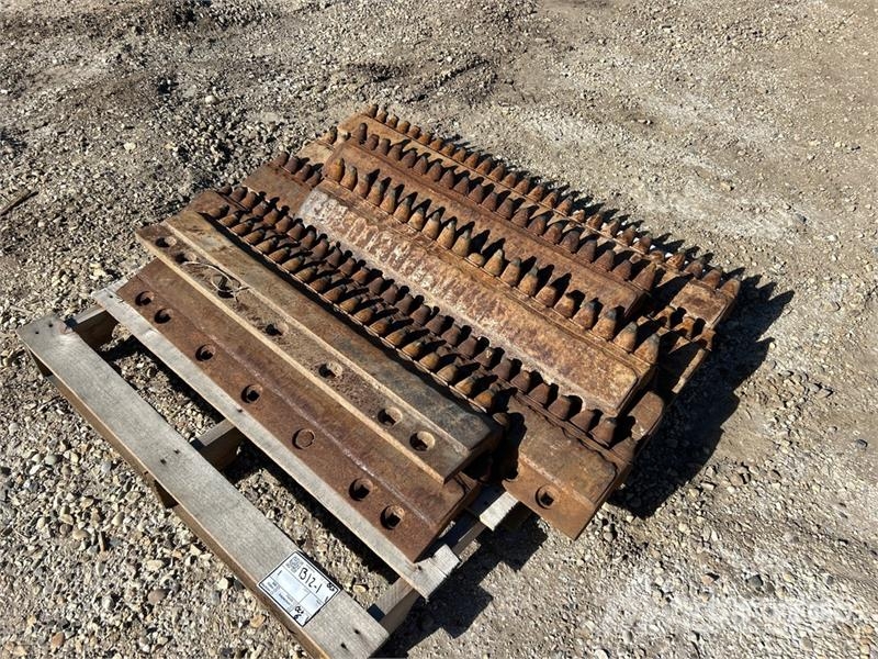 Quantity of (2) Full Sets of Sandvik Grader Blades مكونات أخرى