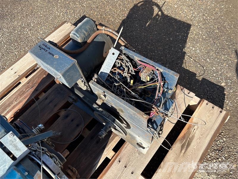 Quantity of (2) Garage Door Opener Andre komponenter