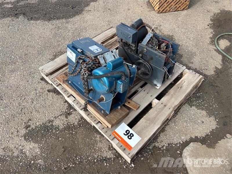 Quantity of (2) Garage Door Opener Andre komponenter