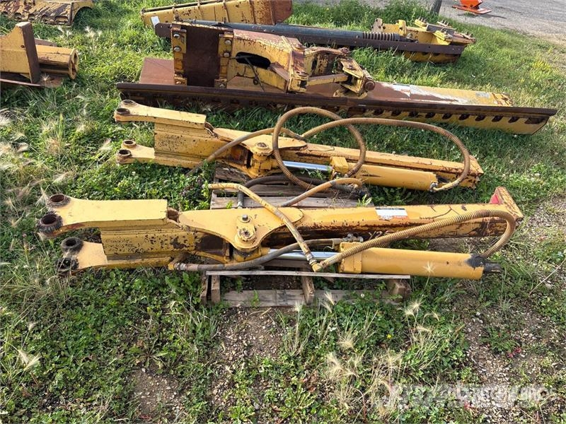 Quantity of (2) Grapple Fork Masts Drugi deli