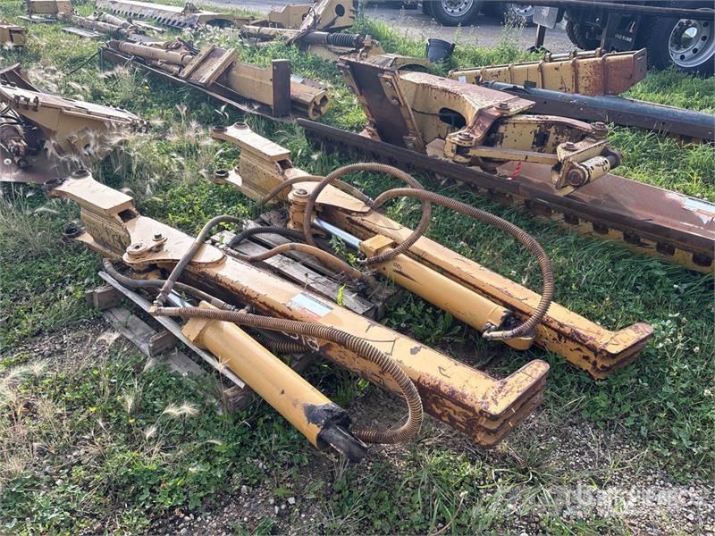 Quantity of (2) Grapple Fork Masts Drugi deli