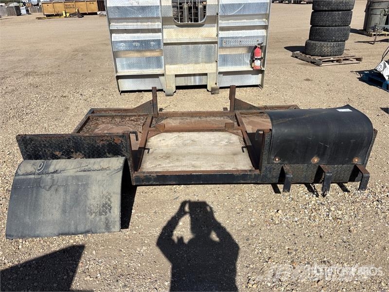  Quantity of (2) Headache Rack Kiti naudoti statybos komponentai