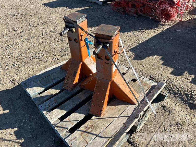 Quantity of (2) Heavy Duty Jack Stand Kiti naudoti statybos komponentai