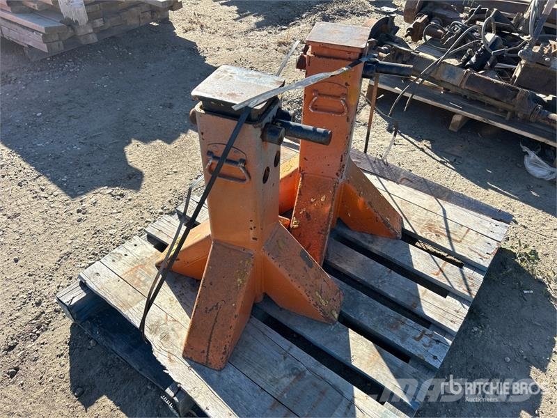 Quantity of (2) Heavy Duty Jack Stand Kiti naudoti statybos komponentai