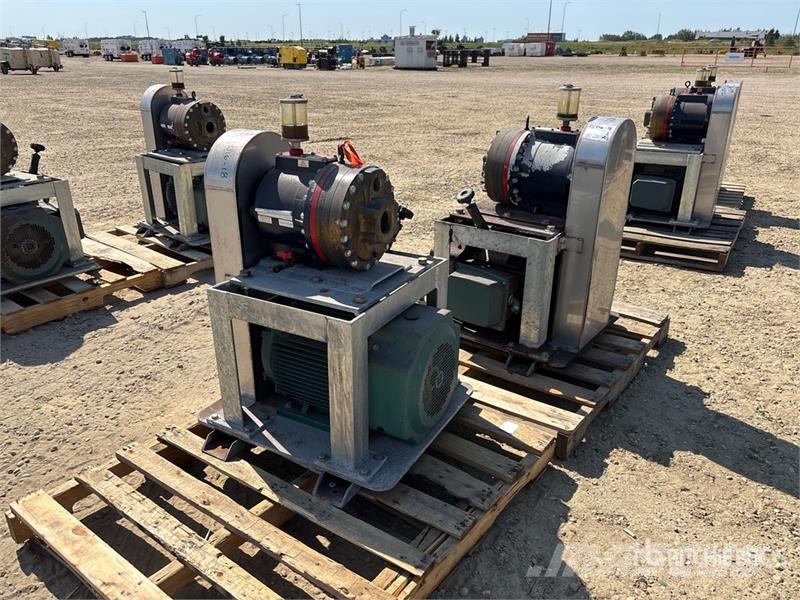 Quantity of (2) Hydra-Cell Pumps Wasserpumpen