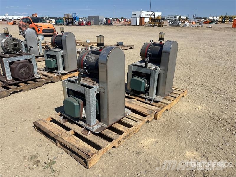 Quantity of (2) Hydra-Cell Pumps Ūdens sūkņi