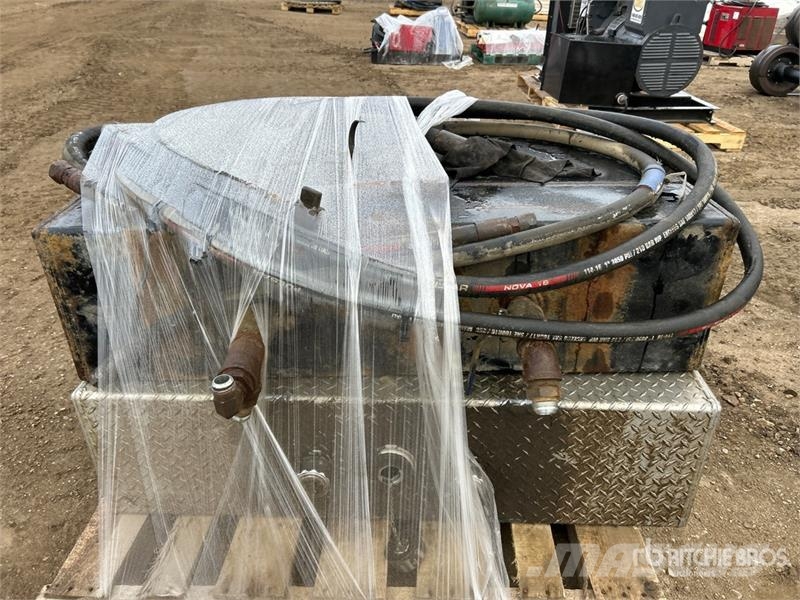  Quantity of (2) Hydraulic Tank Kraftstoff- und Zusatzstoffbehälter