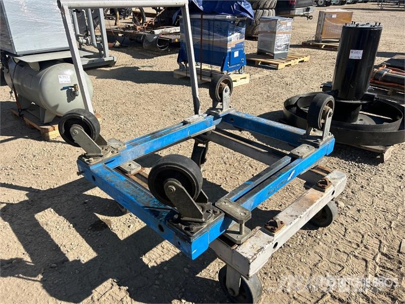Quantity of (2) Industrial Warehouse Carts Andere Zubehörteile