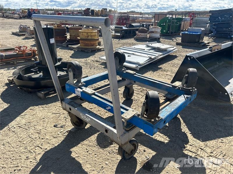 Quantity of (2) Industrial Warehouse Carts Andere Zubehörteile
