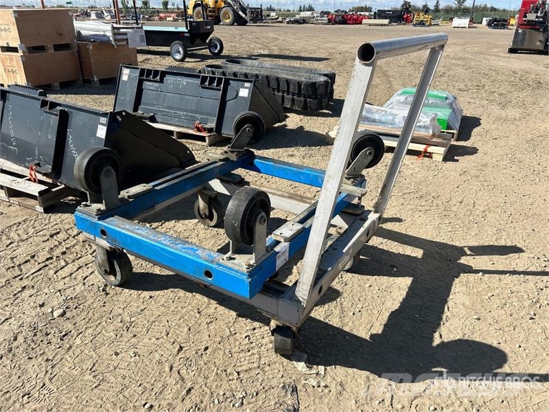 Quantity of (2) Industrial Warehouse Carts Andere Zubehörteile