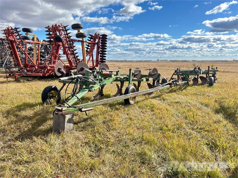 Quantity of 2 John Deere 3100 5 Bottom Breaking Pl Plugi