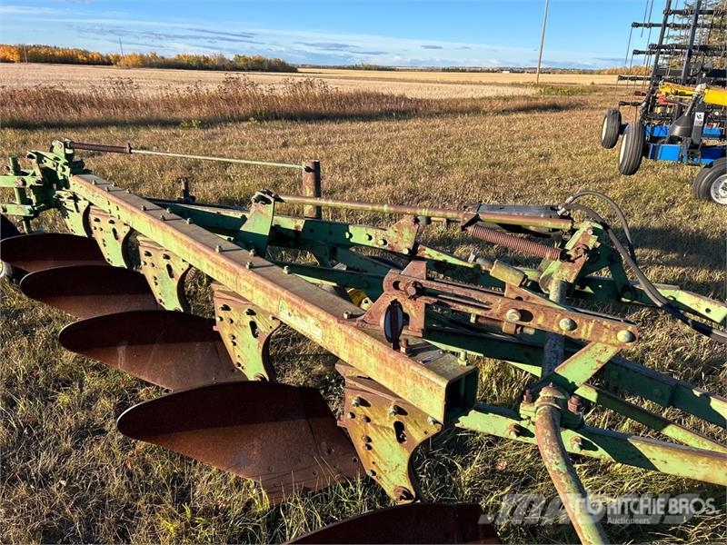 Quantity of 2 John Deere 3100 5 Bottom Breaking Pl Плуги