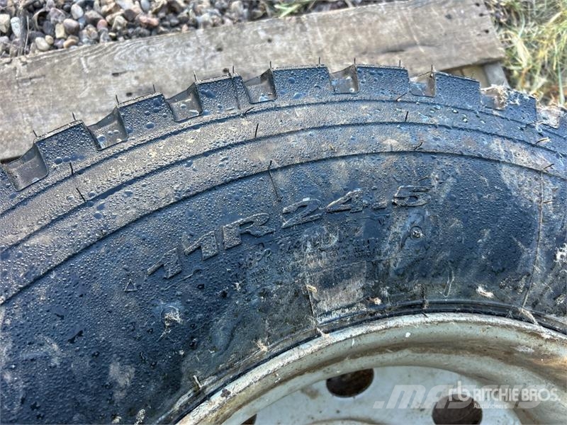  Quantity of (2) Kapsen 11R24.5 Tires Llantas