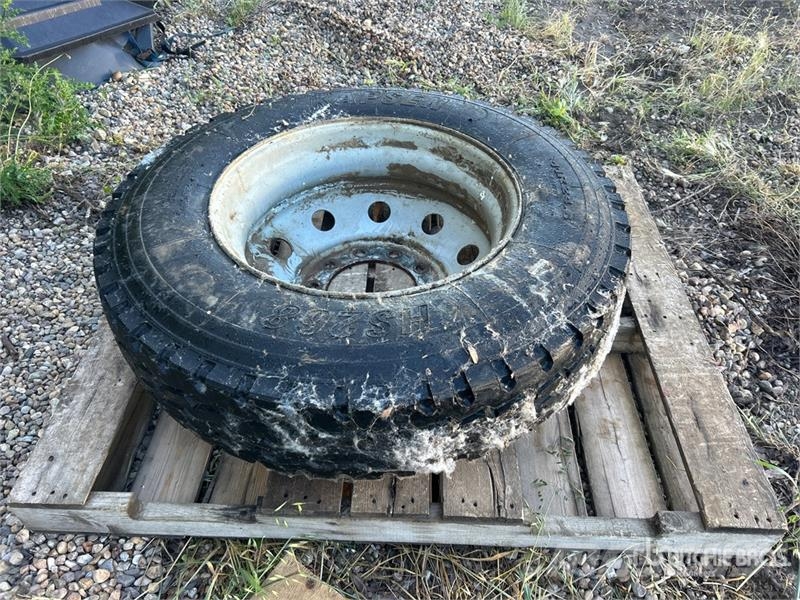  Quantity of (2) Kapsen 11R24.5 Tires Llantas
