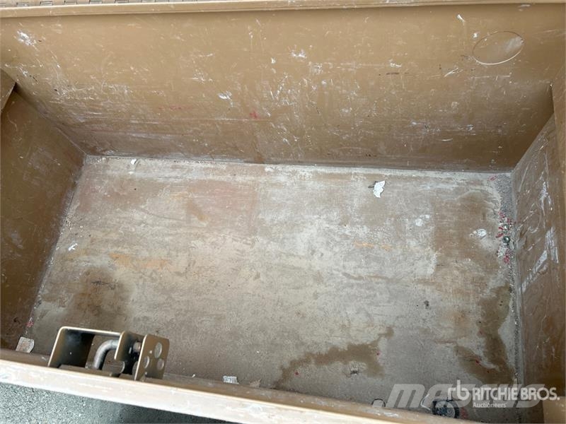  Quantity of (2) Knaack Miscellaneous Job Site Box Drugi deli