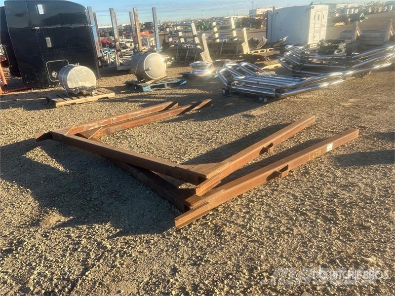  Quantity of (2) Load Bunkers معدات النقل - غير ذلك