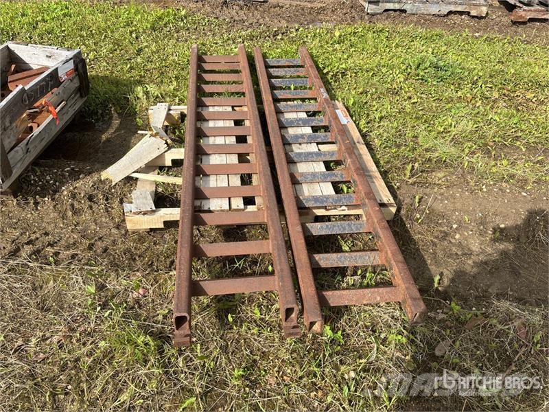  Quantity of (2) Loading Ramps Компоненты строительной техники