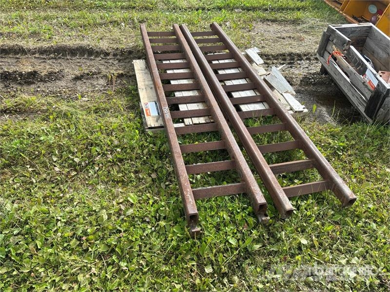  Quantity of (2) Loading Ramps Компоненты строительной техники