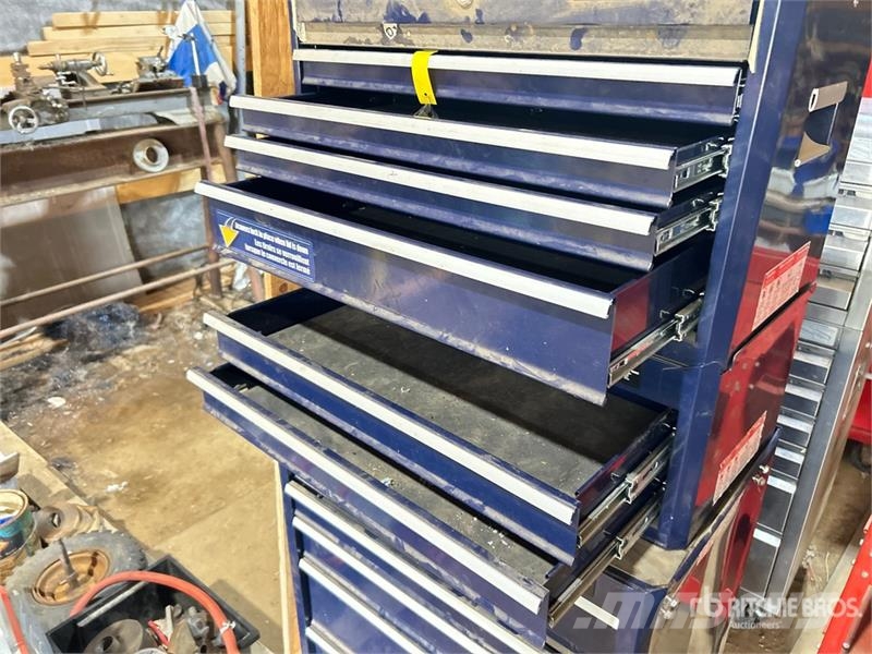  Quantity of (2) Mastercraft Cabinet Tool Box Строителство - Други