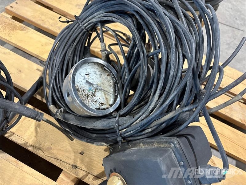 Quantity of (2) Maxquip/Continental 16 Port Distri Kiti naudoti statybos komponentai