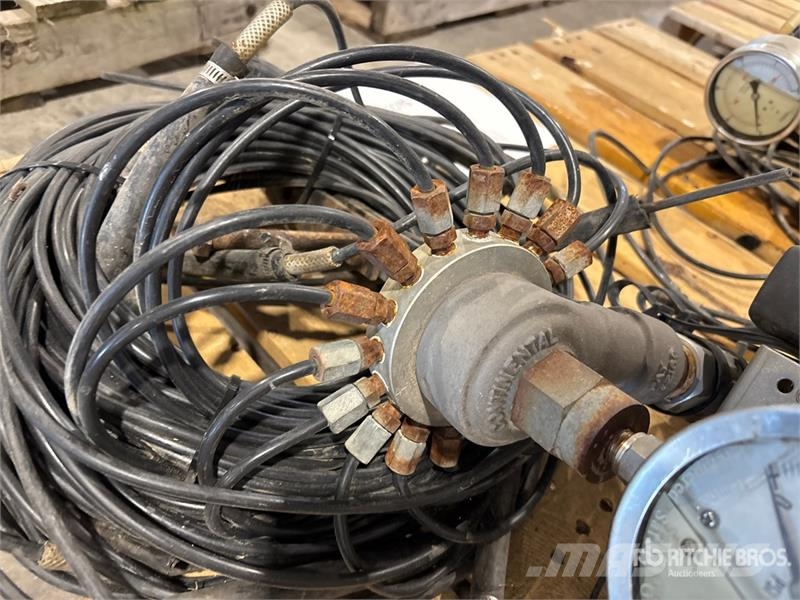 Quantity of (2) Maxquip/Continental 16 Port Distri Kiti naudoti statybos komponentai