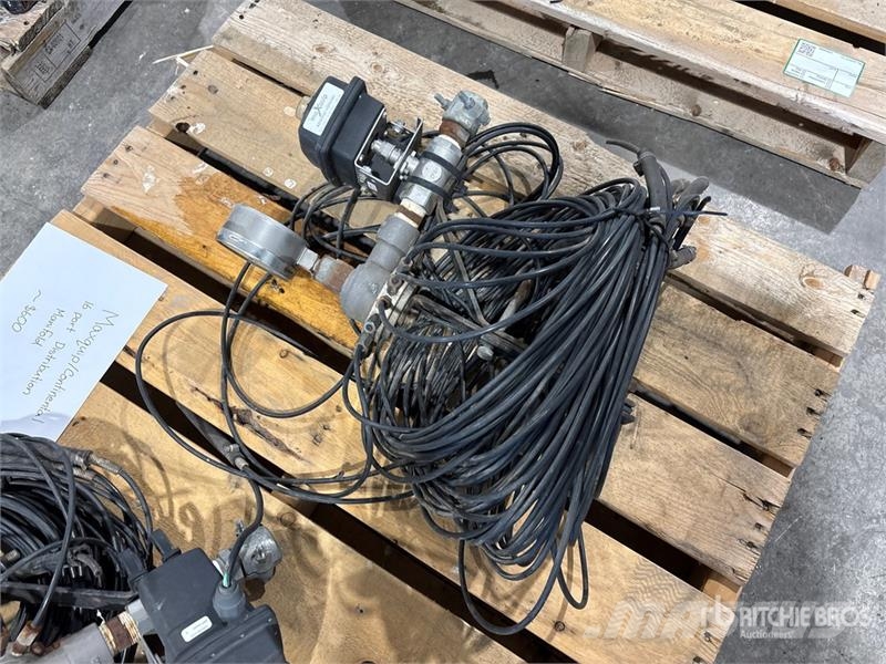 Quantity of (2) Maxquip/Continental 16 Port Distri Kiti naudoti statybos komponentai