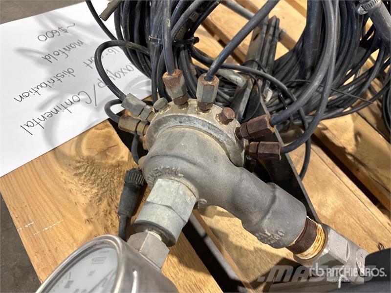 Quantity of (2) Maxquip/Continental 16 Port Distri Kiti naudoti statybos komponentai