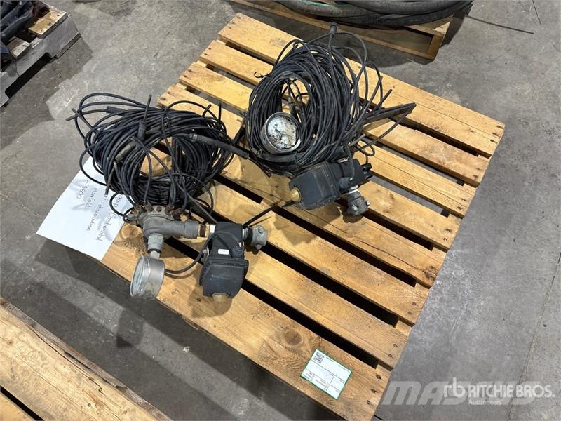 Quantity of (2) Maxquip/Continental 16 Port Distri Kiti naudoti statybos komponentai